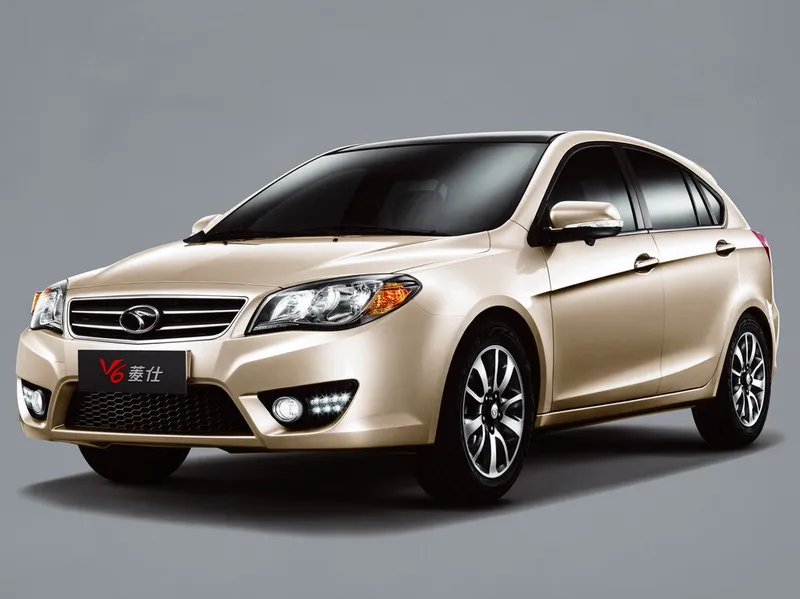 Soueast V6 2013, лифтбек, 1 поколение (04.2013 - 02.2015)