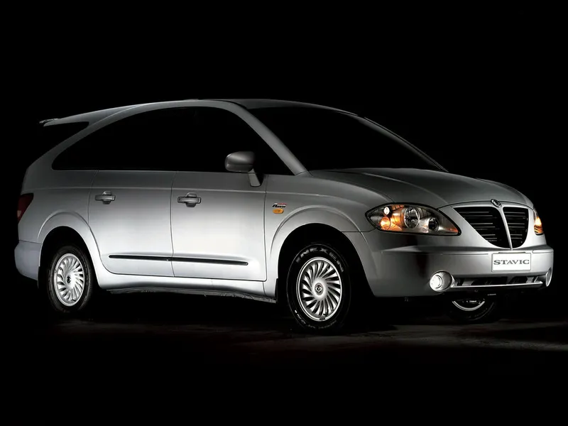 SsangYong Stavic 2004, минивэн, 1 поколение (08.2004 - 04.2008)