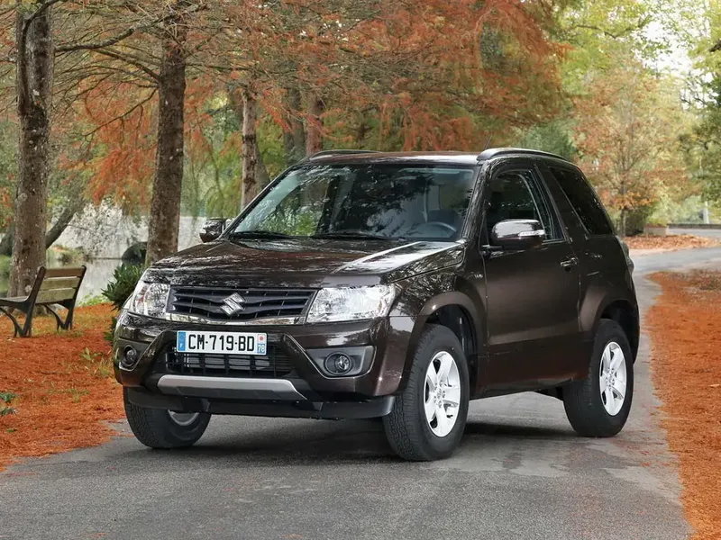 Suzuki Grand Vitara 2-й рестайлинг 2012, джип/suv 3 дв., 2 поколение (08.2012 - 07.2016)