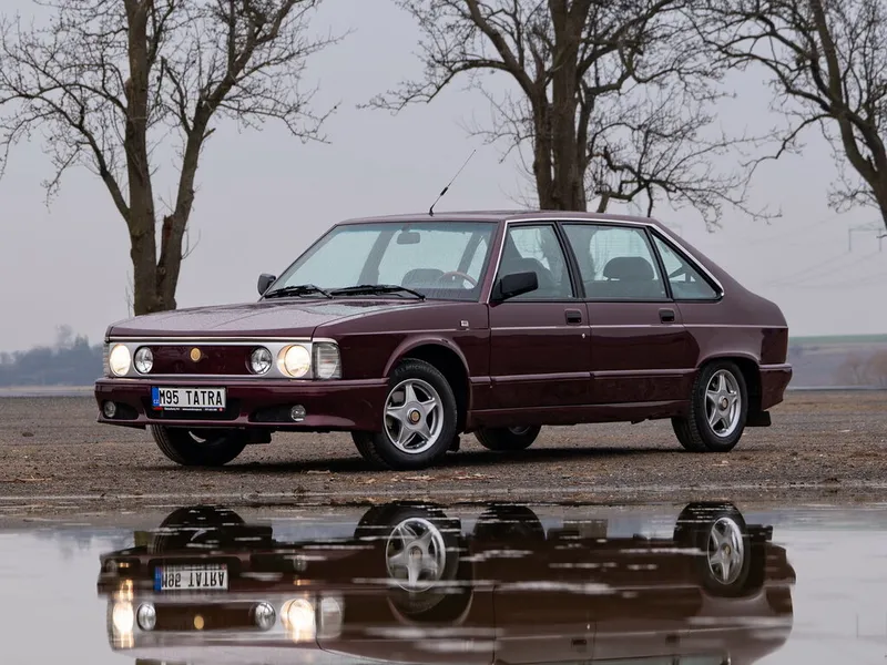Tatra 613 3-й рестайлинг 1995, седан, 1 поколение, T613 (04.1995 - 04.1996)