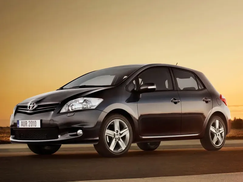 Toyota Auris рестайлинг 2010, хэтчбек 5 дв., 1 поколение, E150 (07.2010 - 11.2012)