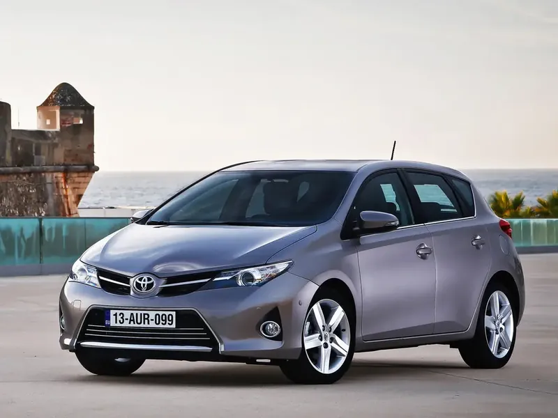 Toyota Auris 2012, хэтчбек 5 дв., 2 поколение, E180 (08.2012 - 06.2015)