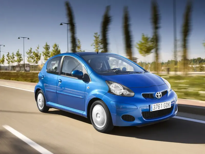 Toyota Aygo рестайлинг 2008, хэтчбек 5 дв., 1 поколение, B10 (12.2008 - 02.2012)