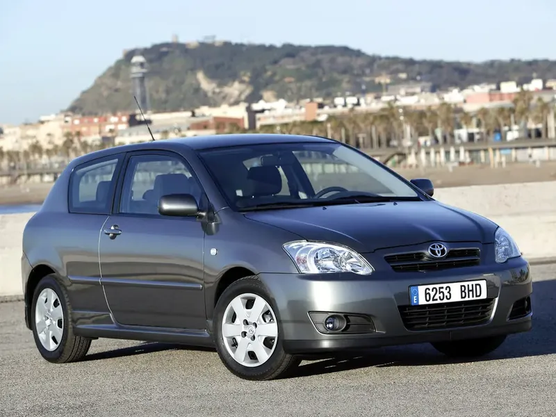 Toyota Corolla рестайлинг 2004, хэтчбек 3 дв., 9 поколение, E120 (05.2004 - 02.2007)