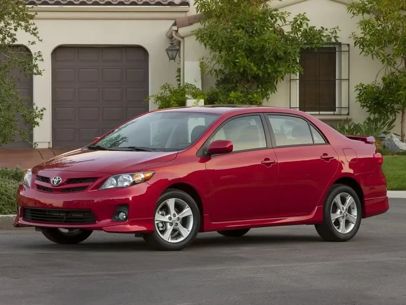 Toyota Corolla рестайлинг 2010, седан, 10 поколение, E140 (10.2010 - 09.2013)