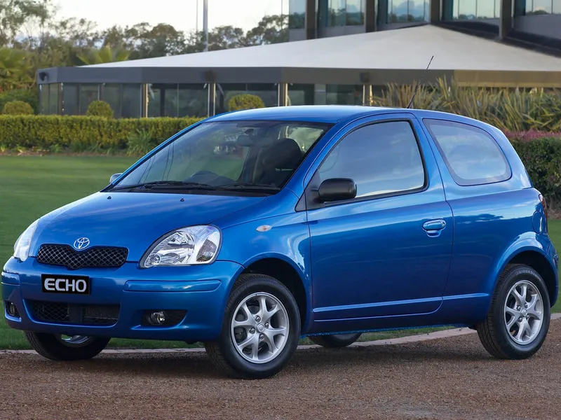 Toyota Echo рестайлинг 2002, хэтчбек 3 дв., 1 поколение (12.2002 - 11.2005)