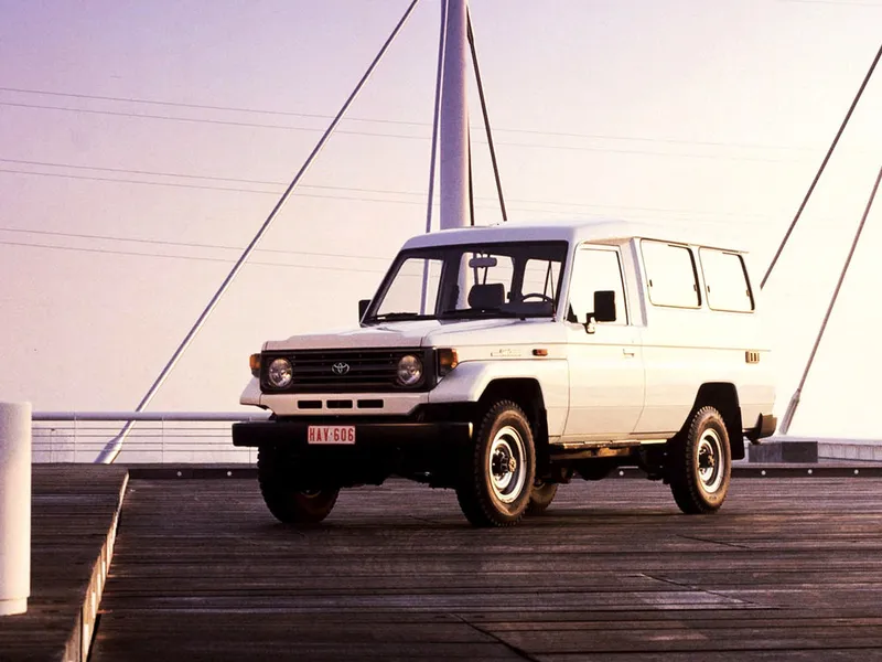 Toyota Land Cruiser рестайлинг 1995, джип/suv 3 дв., 8 поколение, J70 (01.1995 - 08.1999)
