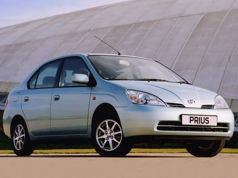 Toyota Prius рестайлинг 2000, седан, 1 поколение, XW11 (05.2000 - 08.2003)