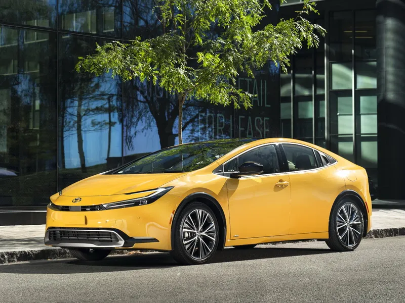 Toyota Prius 2022, лифтбек, 5 поколение, XW60 (11.2022 - н.в.)