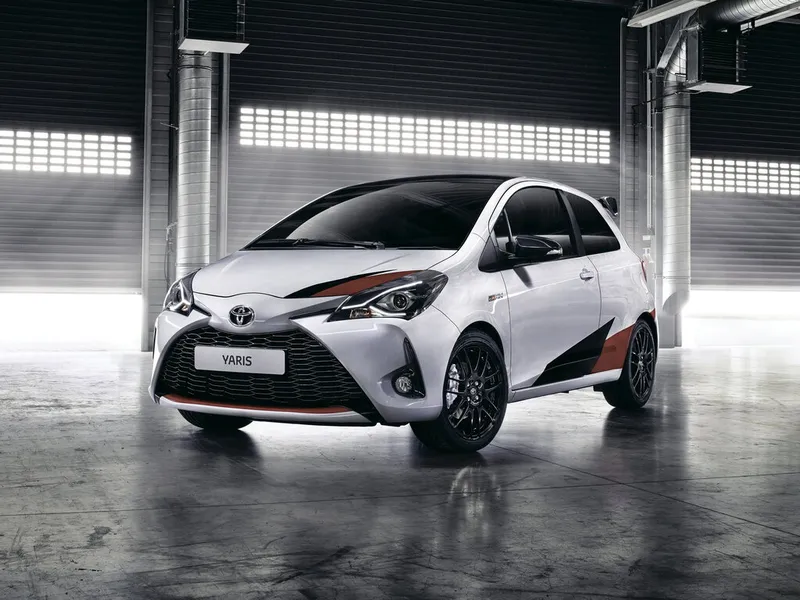 Toyota Yaris 2-й рестайлинг 2017, хэтчбек 3 дв., 3 поколение, XP130 (04.2017 - 02.2020)
