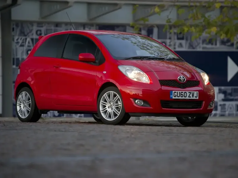 Toyota Yaris рестайлинг 2009, хэтчбек 3 дв., 2 поколение, XP90 (01.2009 - 12.2010)