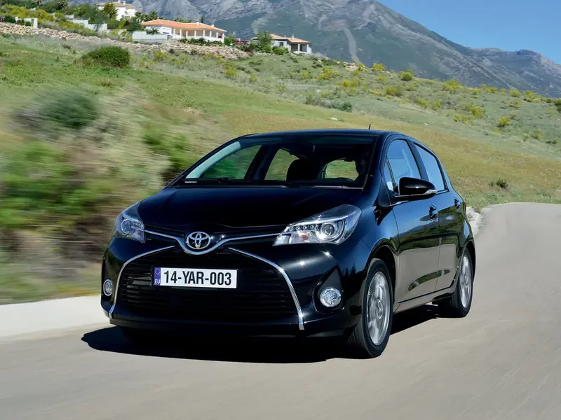 Toyota Yaris рестайлинг 2014, хэтчбек 5 дв., 3 поколение, XP130 (07.2014 - 03.2017)