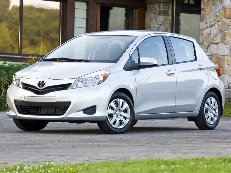 Toyota Yaris 2010, хэтчбек 5 дв., 3 поколение, XP130 (12.2010 - 01.2014)