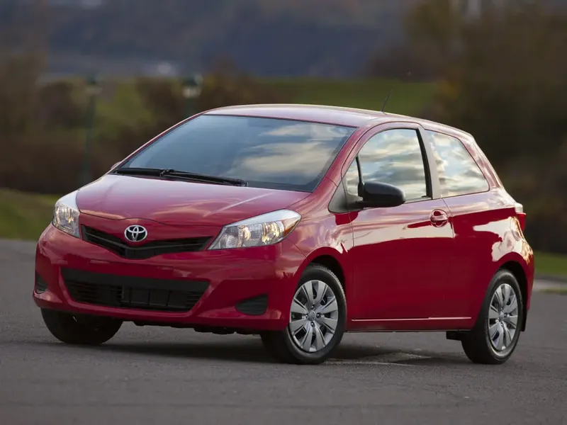 Toyota Yaris 2010, хэтчбек 3 дв., 3 поколение, XP130 (12.2010 - 01.2014)