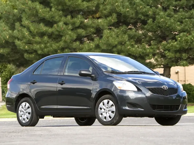Toyota Yaris рестайлинг 2009, седан, 2 поколение, XP90 (01.2009 - 08.2011)