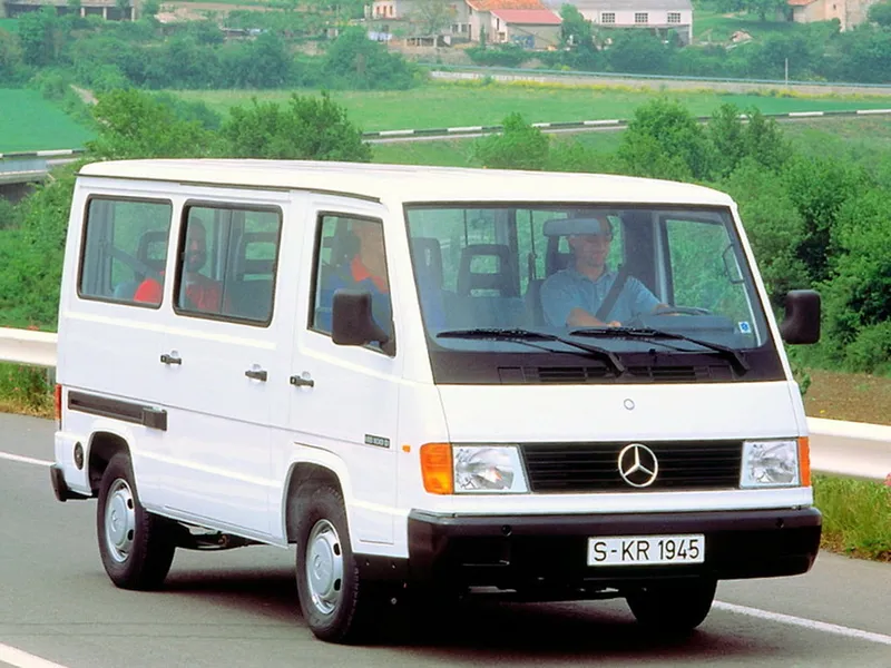 Mercedes-Benz MB100