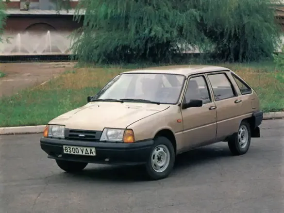 ИЖ 2126 Ода 1990, хэтчбек 5 дв., 1 поколение (11.1990 - 07.1999)