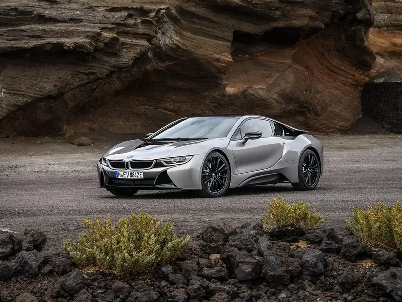 BMW i8 рестайлинг 2017, купе, 1 поколение, I12 (12.2017 - 06.2020)