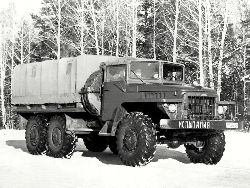 Урал 375 1960, бортовой грузовик, 1 поколение (12.1960 - 01.1964)