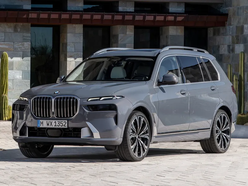 BMW X7 рестайлинг 2022, джип/suv 5 дв., 1 поколение, G07 (04.2022 - н.в.)