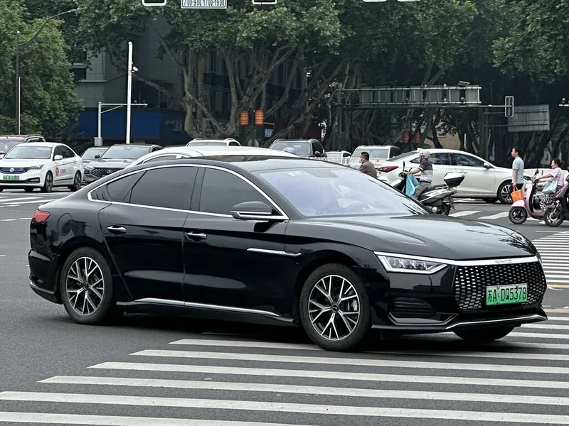 BYD e9