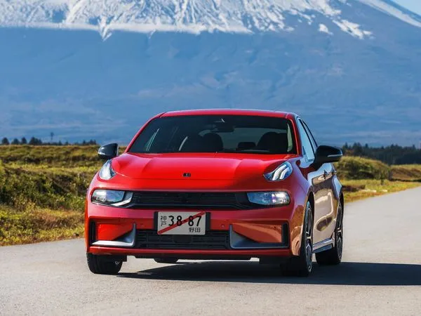 Lynk & Co 03 2018, седан, 1 поколение (09.2018 - 12.2022)