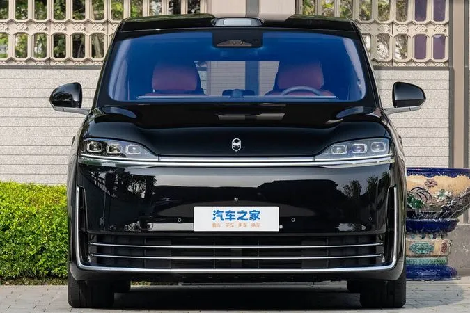 Luxeed V9