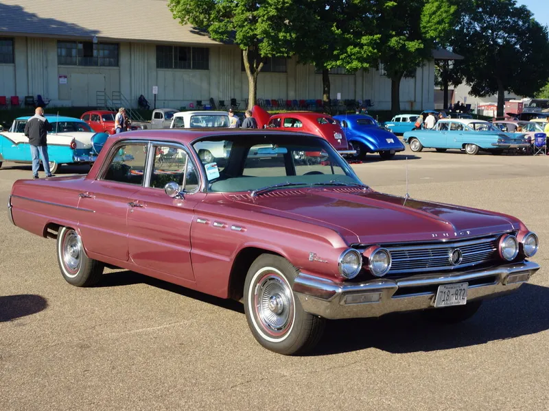 Buick LeSabre рестайлинг 1961, седан, 2 поколение (09.1961 - 09.1962)