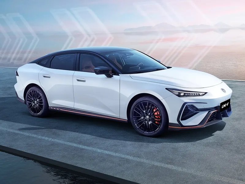 Changan UNI-V 2-й рестайлинг 2025, лифтбек, 1 поколение (04.2025 - н.в.)