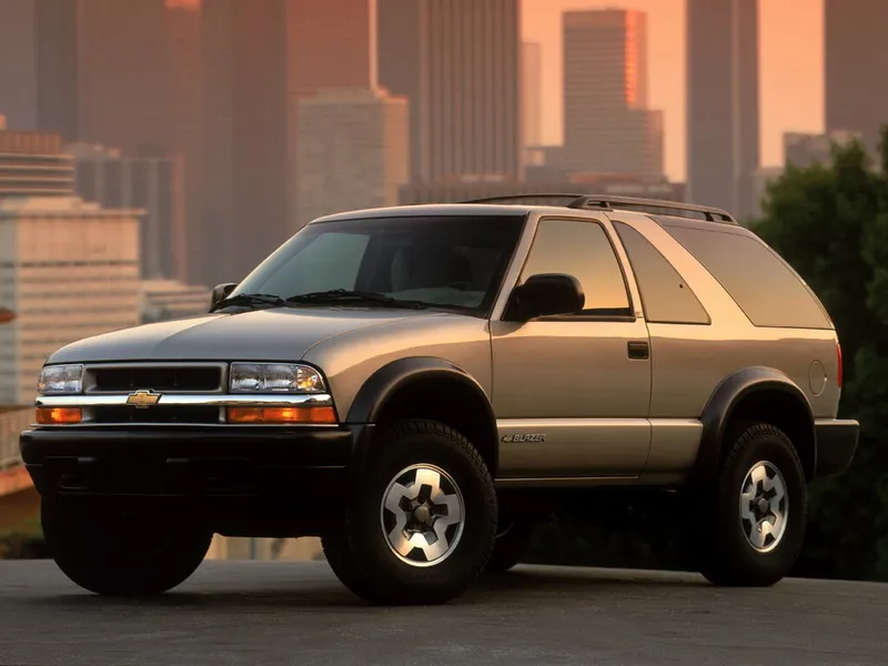 Chevrolet Blazer S-10 2-й рестайлинг 2000, джип/suv 3 дв., 2 поколение (07.2000 - 07.2005)