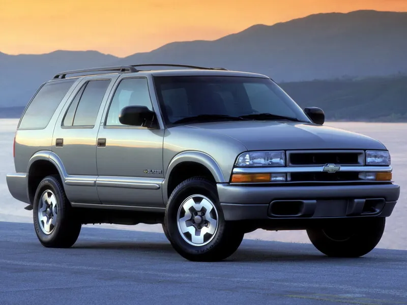 Chevrolet Blazer S-10 2-й рестайлинг 2000, джип/suv 5 дв., 2 поколение (07.2000 - 06.2003)