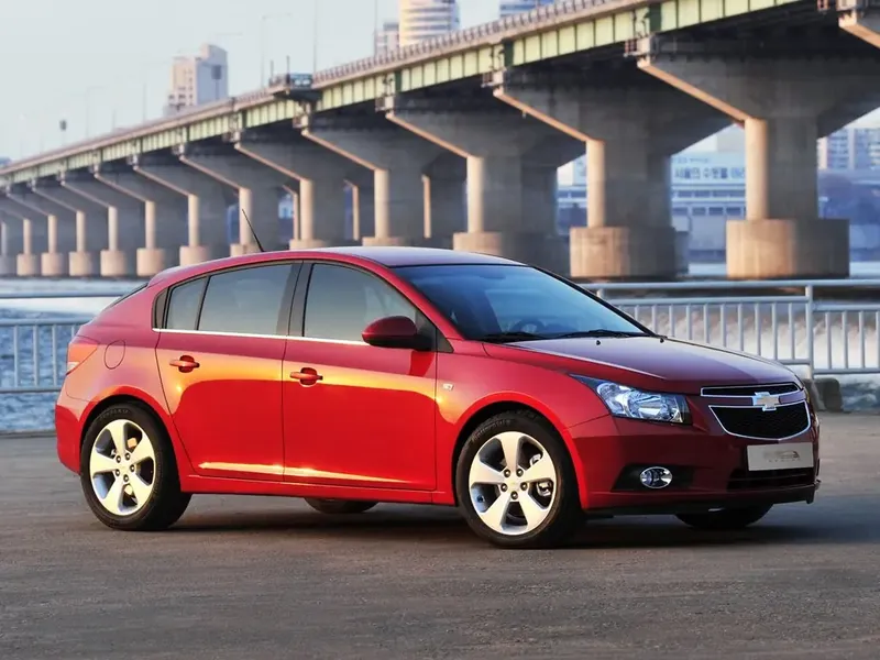 Chevrolet Cruze 2011, хэтчбек 5 дв., 1 поколение, J305 (08.2011 - 12.2012)