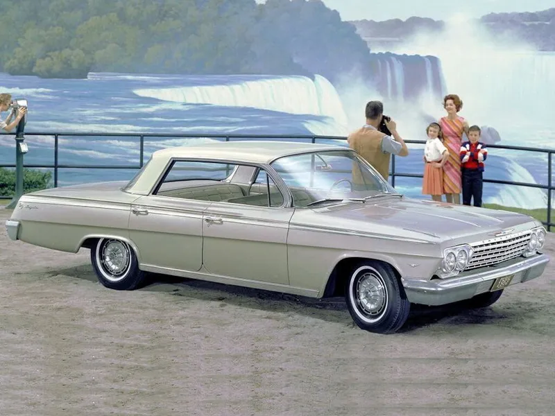 Chevrolet Impala рестайлинг 1961, седан, 3 поколение (10.1961 - 09.1962)