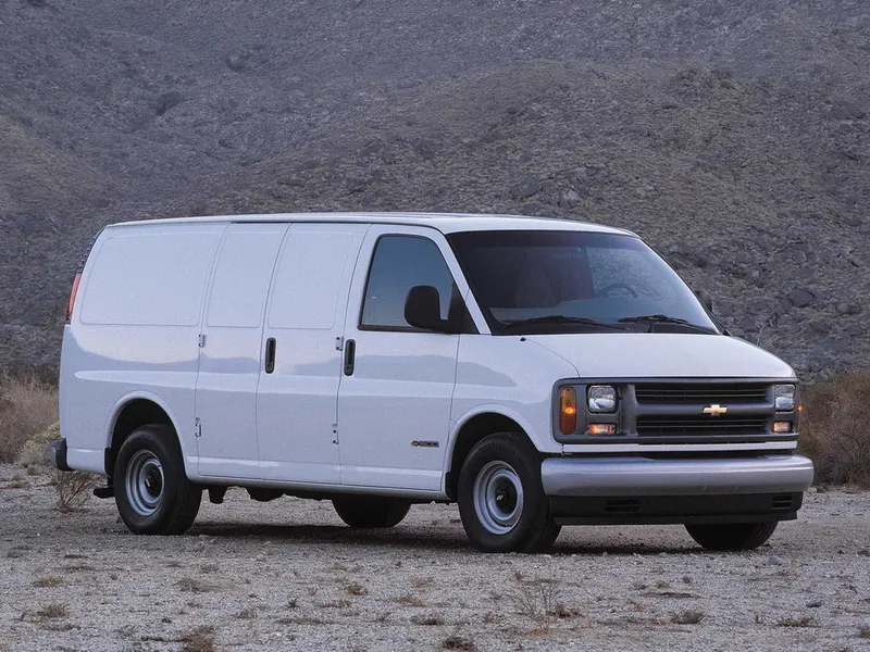 Chevrolet Express 1995, цельнометаллический фургон, 1 поколение (01.1995 - 08.2002)
