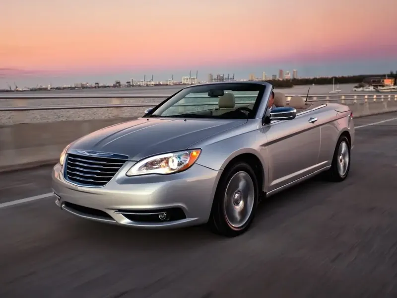 Chrysler 200 2011, открытый кузов, 1 поколение (02.2011 - 12.2013)