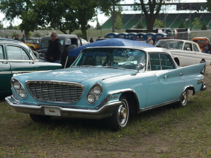 Chrysler New Yorker рестайлинг 1960, седан, 6 поколение, RC3 (11.1960 - 09.1961)