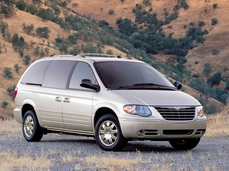 Chrysler Town and Country рестайлинг 2004, минивэн, 4 поколение, RS (02.2004 - 07.2007)
