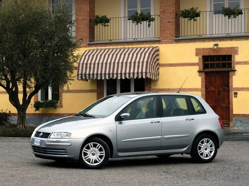 Fiat Stilo рестайлинг 2004, хэтчбек 5 дв., 1 поколение, 192 (03.2004 - 09.2006)