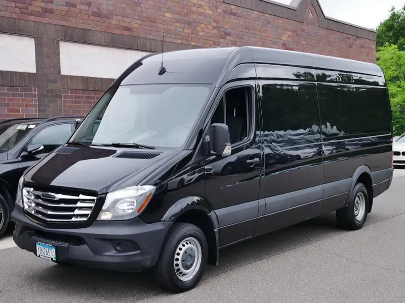 Freightliner Sprinter рестайлинг 2013, цельнометаллический фургон, 2 поколение (09.2013 - 01.2018)