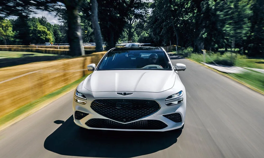 Genesis G70 Shooting Brake (2022) — вид спереди, фото 3
