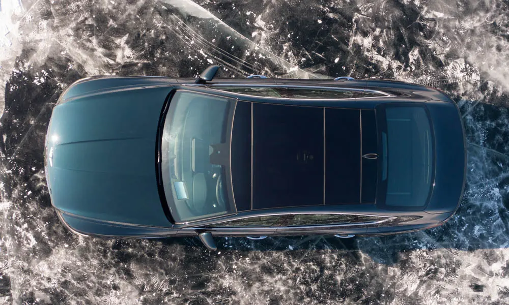 Фото Genesis G80 — крыша. Крыша сверху: остекление, рейлинги и антенна-плавник Genesis G80 — крыша