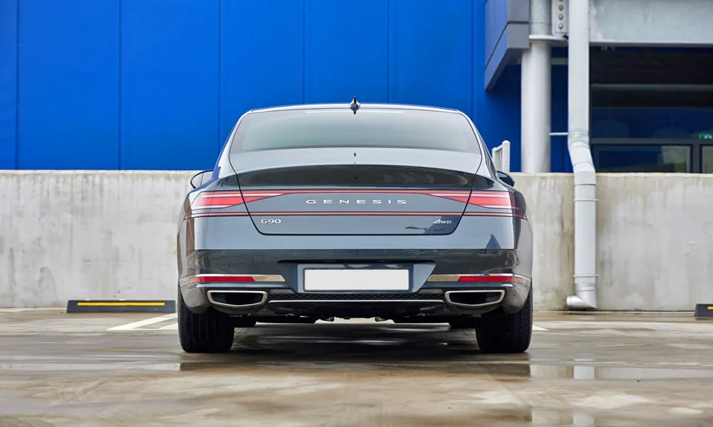 Genesis G90 (2024) — вид сзади, фото 2