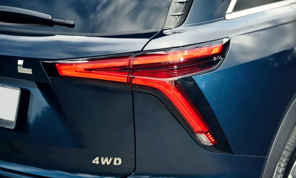 Фото Haval F7 (2022) — вид сзади, фото 5. Графика фонарей, бампер и оформление пятой двери. Светодиодная полоса или раздельные секции — задняя оптика стала главным украшением кормы Haval F7 (2022) — вид сзади, фото 5