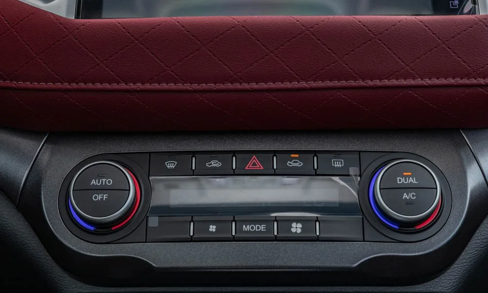 Фото Haval H6 Coupe — блок климат-контроля. Панель климата крупным планом — регулировки доступны на ощупь Haval H6 Coupe — блок климат-контроля