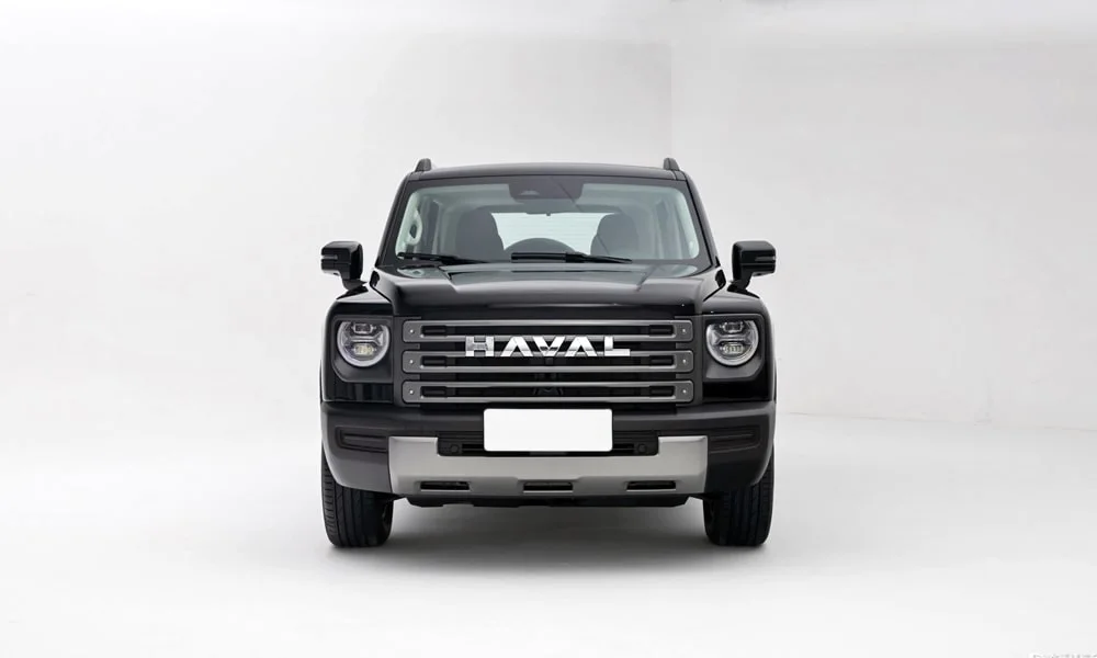 Фото Haval Raptor (2024) — вид спереди, фото 4. Чёрный кузов, строгая симметрия оптики — базовый ракурс знакомства с дизайном Haval Raptor (2024) — вид спереди, фото 4