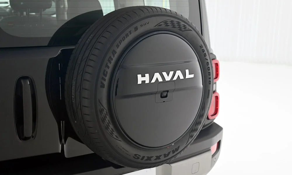 Фото Haval Raptor (2024) — вид сзади, фото 9. Графика фонарей, бампер и оформление пятой двери Haval Raptor (2024) — вид сзади, фото 9