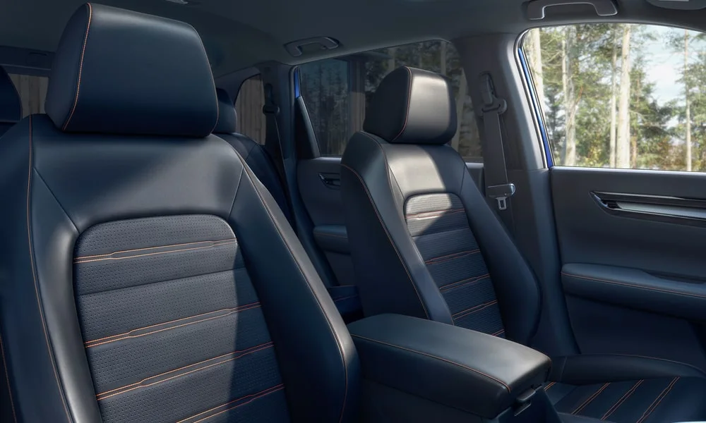Фото Honda CR-V (2024) — интерьер, фото 4. Общий план салона: архитектура панели, консоль и кресла Honda CR-V (2024) — интерьер, фото 4