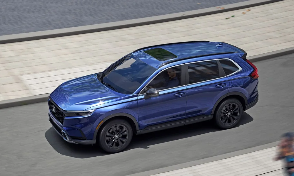 Фото Honda CR-V (2024) — крыша, фото 2. Линия крыши и панорамное остекление с высоты Honda CR-V (2024) — крыша, фото 2