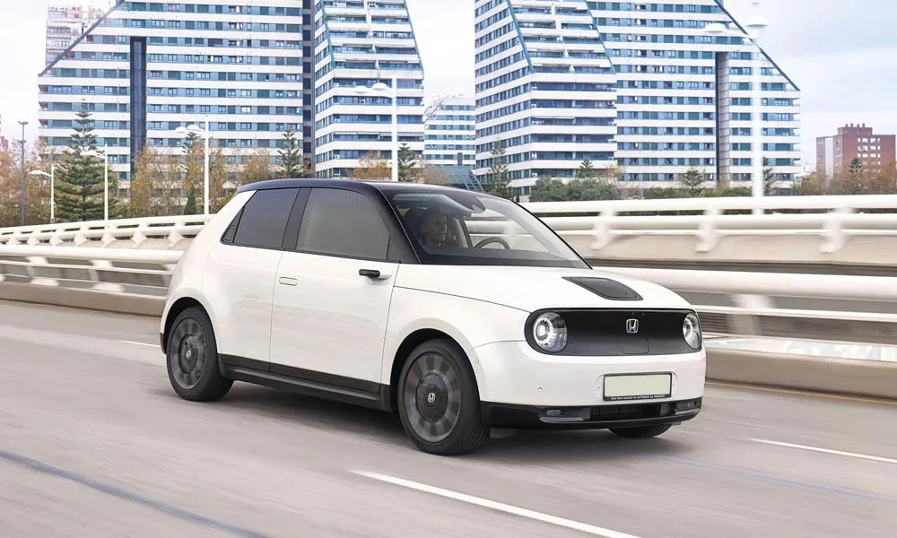Honda e — вид спереди, фото 2