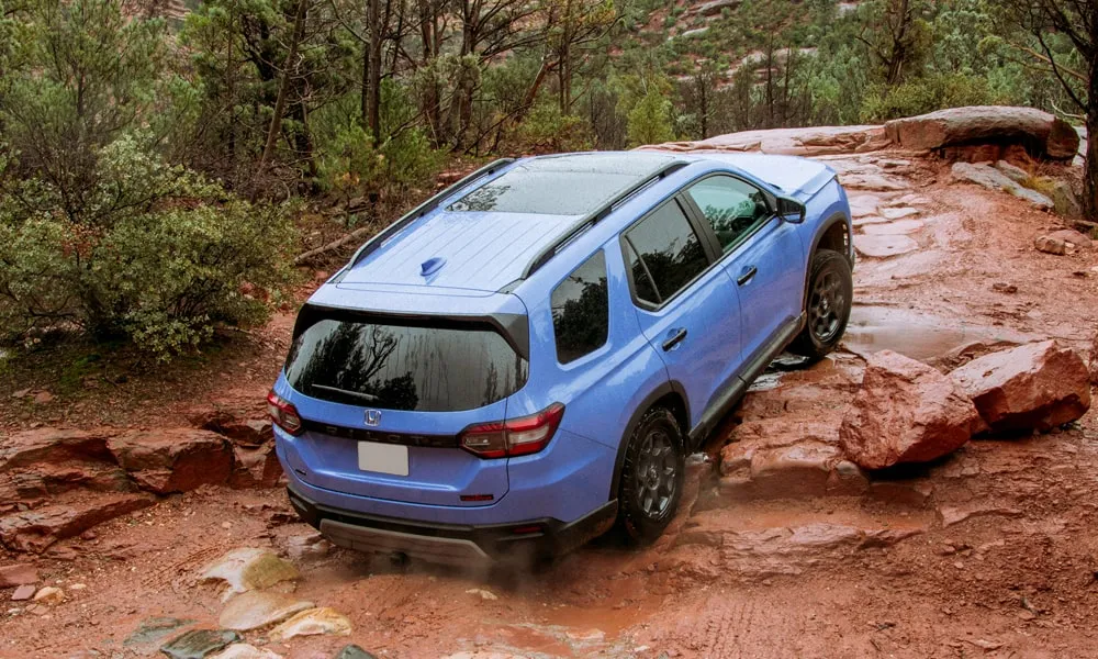 Honda Pilot (2024) — вид сзади, фото 2
